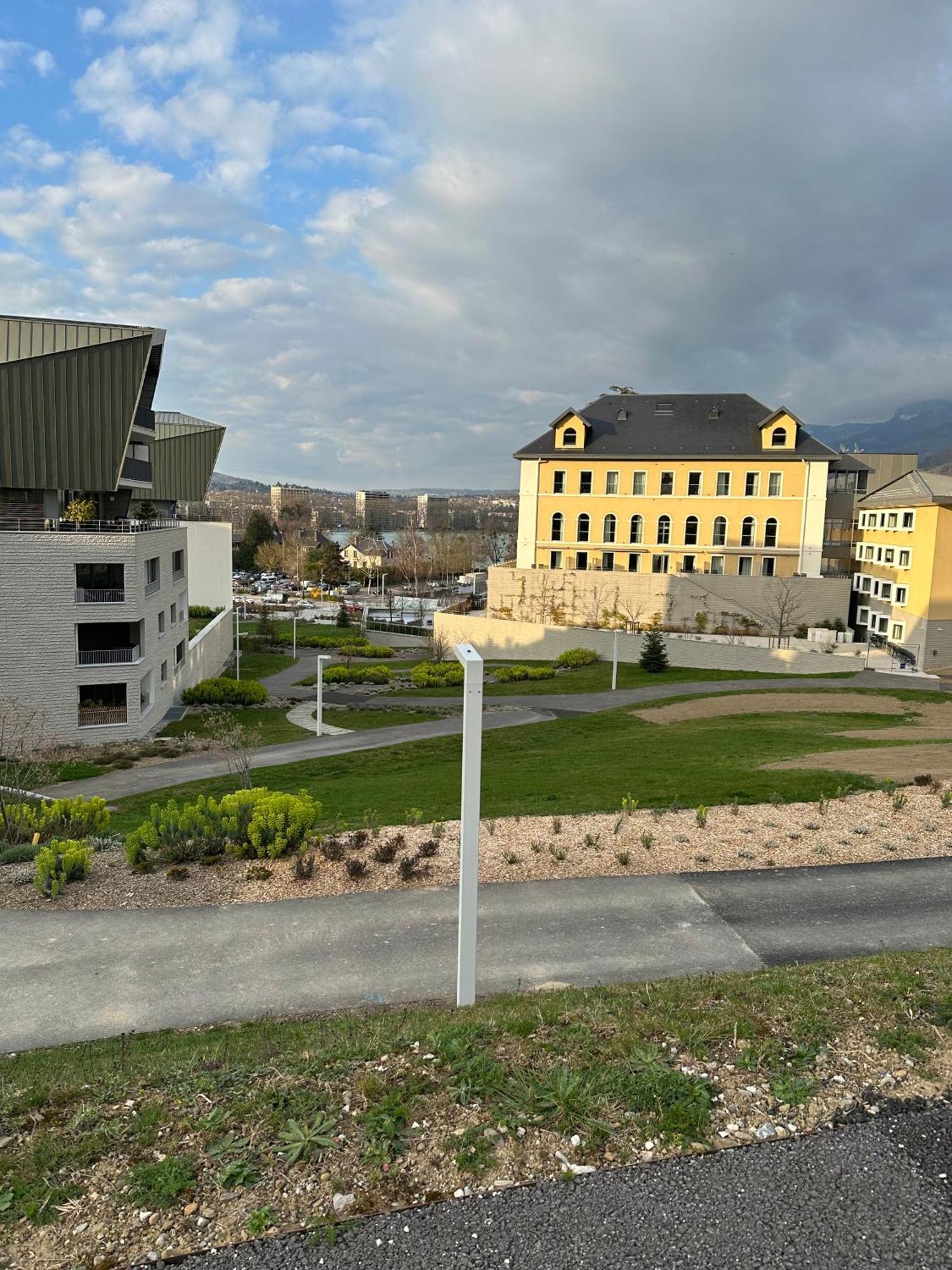 A La Belle Quatrieme Etoile Annecy Exterior foto
